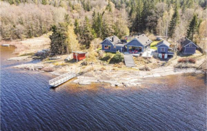 Lovely Home In Trollhättan With House Sea View, Trollhättan